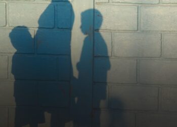 Çima Malbatên Feqîr Zêdetir Zarokan Çêdikin?